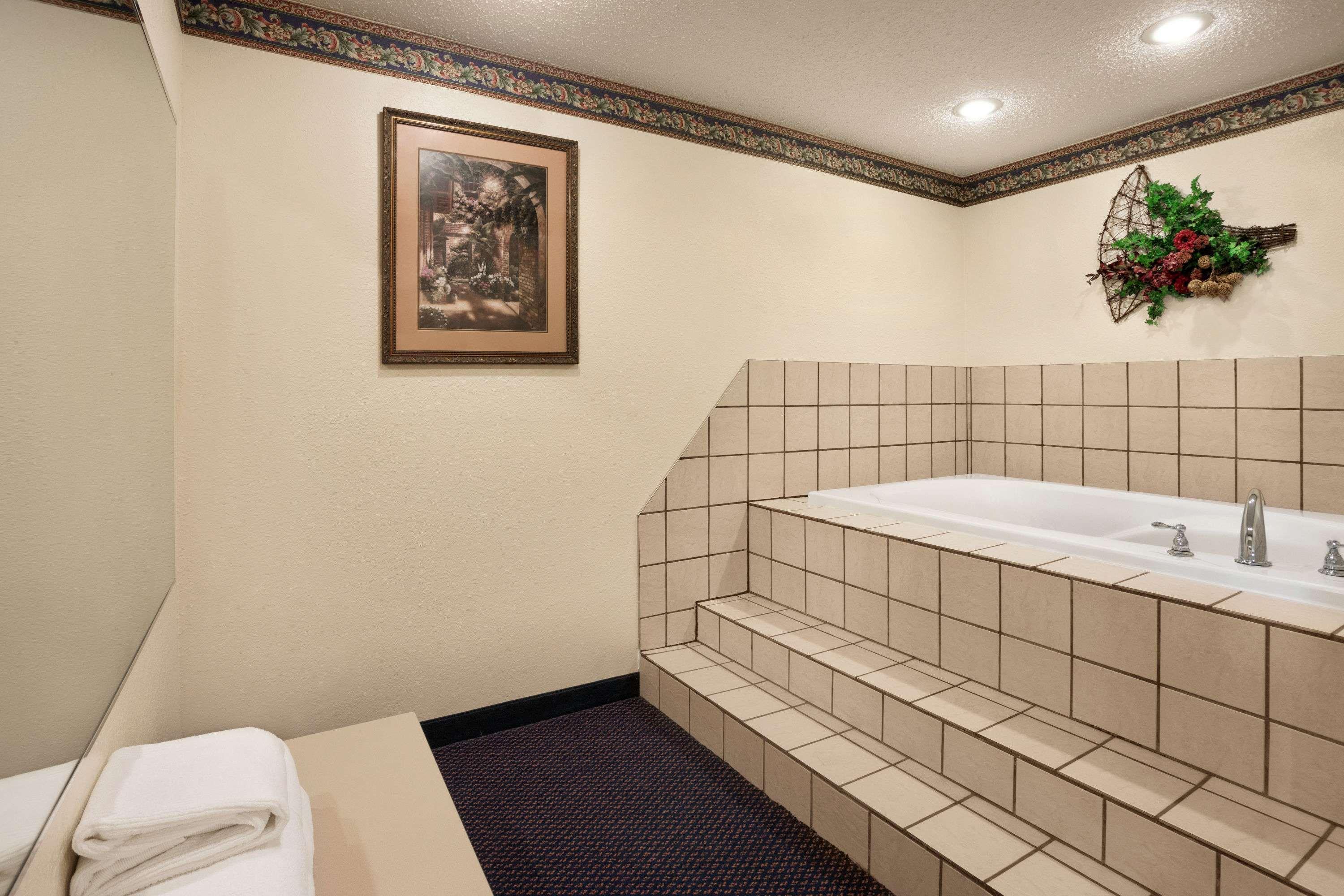 Travelodge By Wyndham Fort Scott Exteriér fotografie