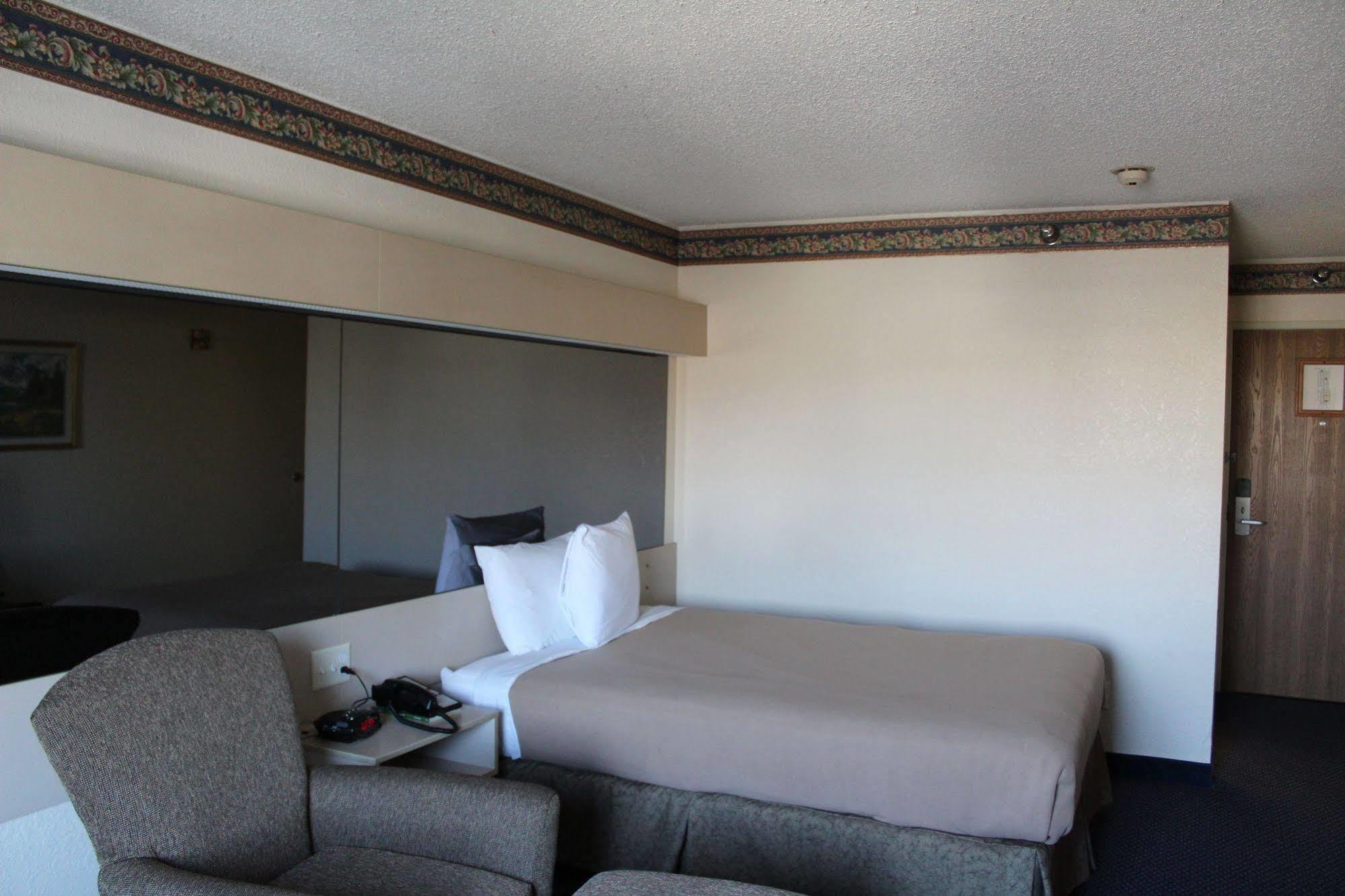 Travelodge By Wyndham Fort Scott Exteriér fotografie